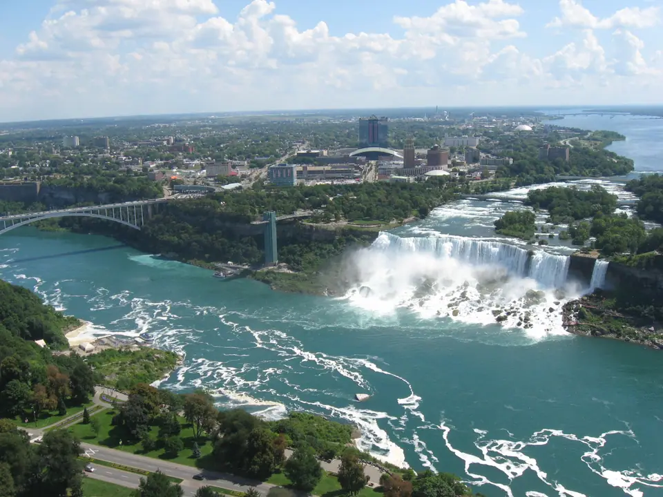 Vista aérea de las cataratas del Niágara, en la frontera entre Canadá y Estados Unidos