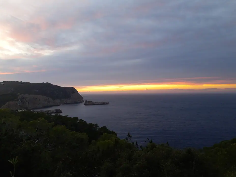 Atardecer en la costa oeste de Ibiza