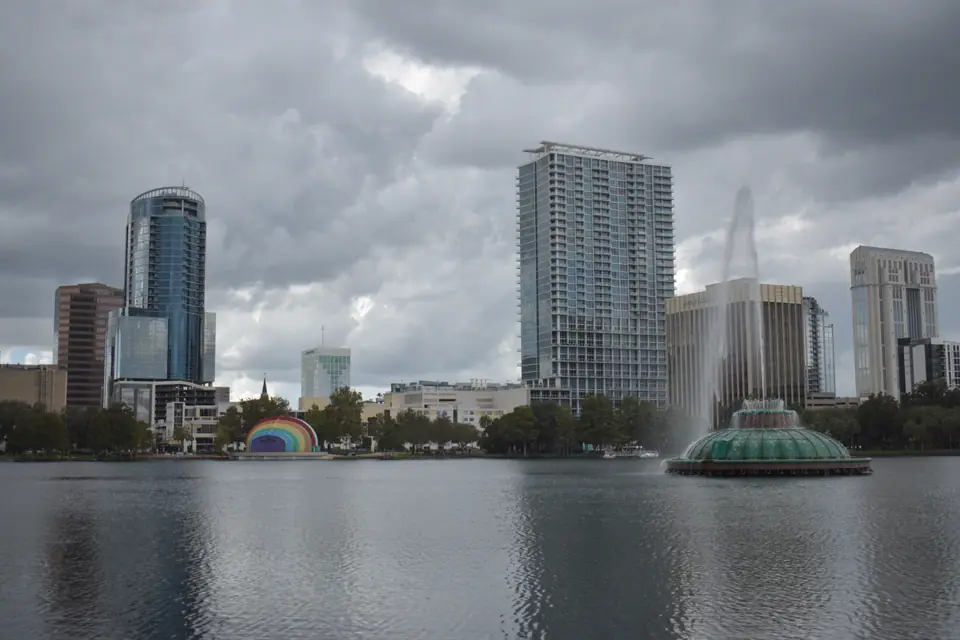 Skyline de Orlando visto desde Lake Eola