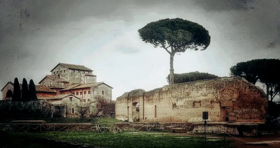Ruinas en la colina del Palatino, en Roma, cerca de donde Nerón construyó su Domus Aurea tras el incendio del 64 d.C.
