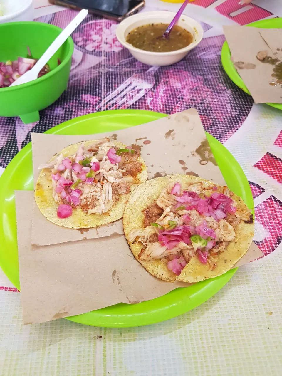 Tacos de cochinita pibil en el mercado de Santa Ana, Mérida, Yucatán